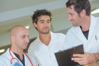 Les assistants spécialistes à temps partagé