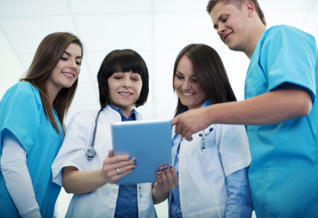 Equipe médecins hôpital
