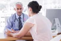 médecin en consultation avec son patient