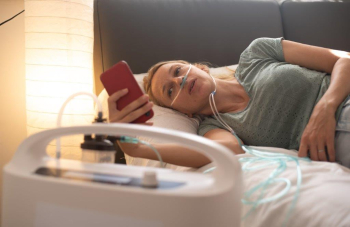 femme à son domicile sous respirateur artificiel