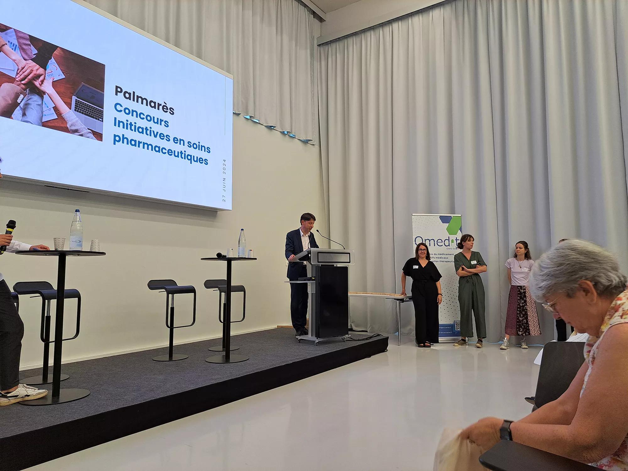Palmarès du concours "initiatives en soins pharmaceutiques" : remise des prix par M. Remay, DGA de l'ARS Grand Est