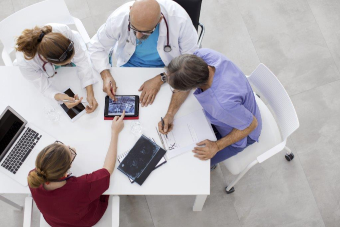 Equipe réunion hôpital